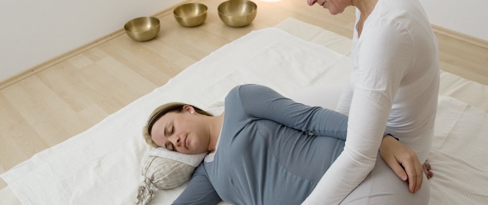 Shiatsu unterstützt die Schwangerschaft bewusst und harmonisch zu erleben. Die Behandlungen sind hilfreich bei Rückenbeschwerden und wirken entspannend und erleichternd auf den Geburtsvorgang.